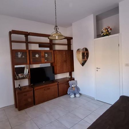 Apartament centru plaja modern Constanţa Exterior foto